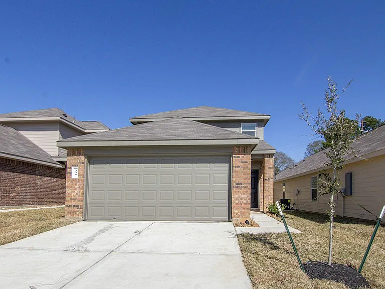 348 Upper Creek Dr — Photo 1