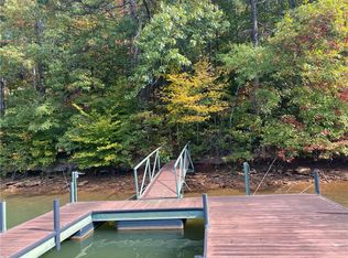 121 W Waters Edge Ln, West Union, SC 29696