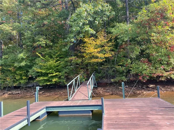 121 W Waters Edge Ln, West Union, SC 29696