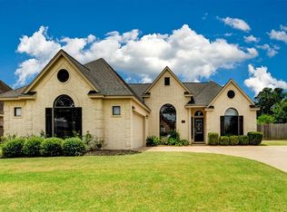 111 Mallard Dr, Clute, TX 77531