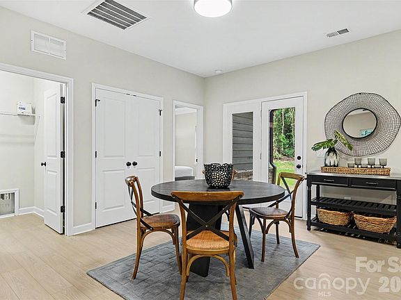 5th image of 1002 Kingswood Dr