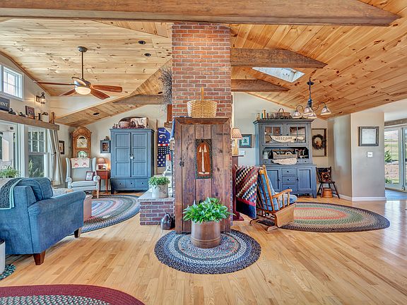 Inside you will be wowed by the warmth of the vaulted wood ceilings with wood beams and accent lighting in this open and bright space.