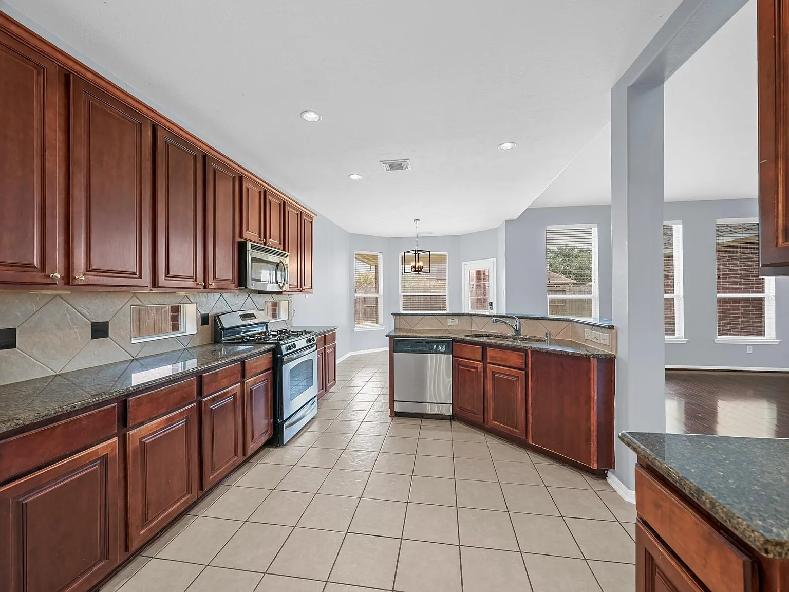 4 bed, 3.5 bath, 2969 sqft, $3,000 — Photo 3