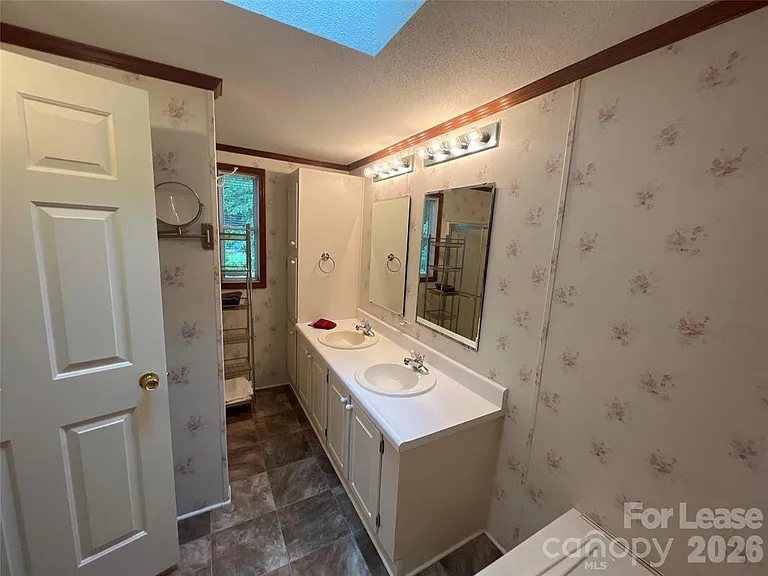 447 Kemp Rd — Photo 23