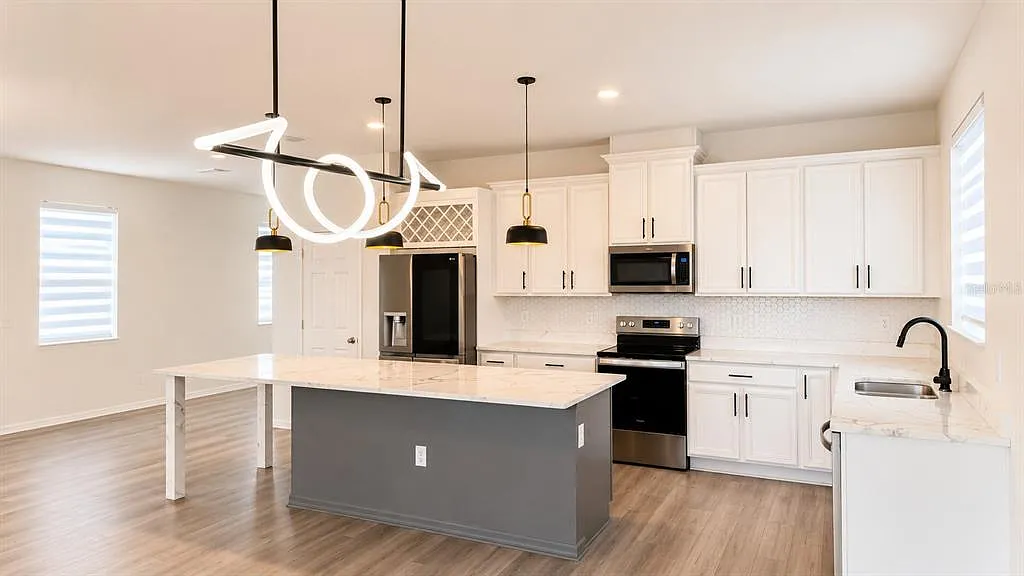 4 bed, 2.5 bath, 2901 sqft, $2,595 — Photo 4
