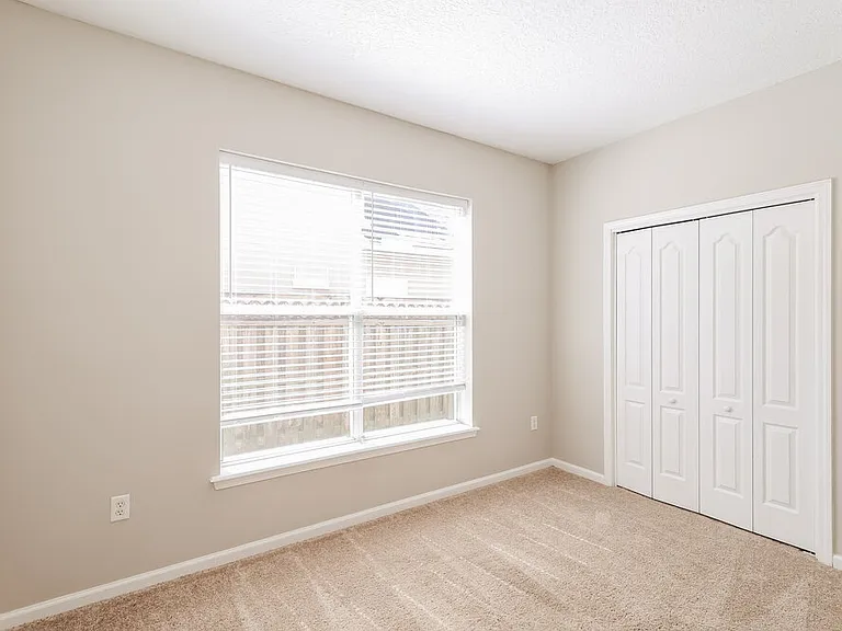 269 Silver Glen Ave — Photo 15