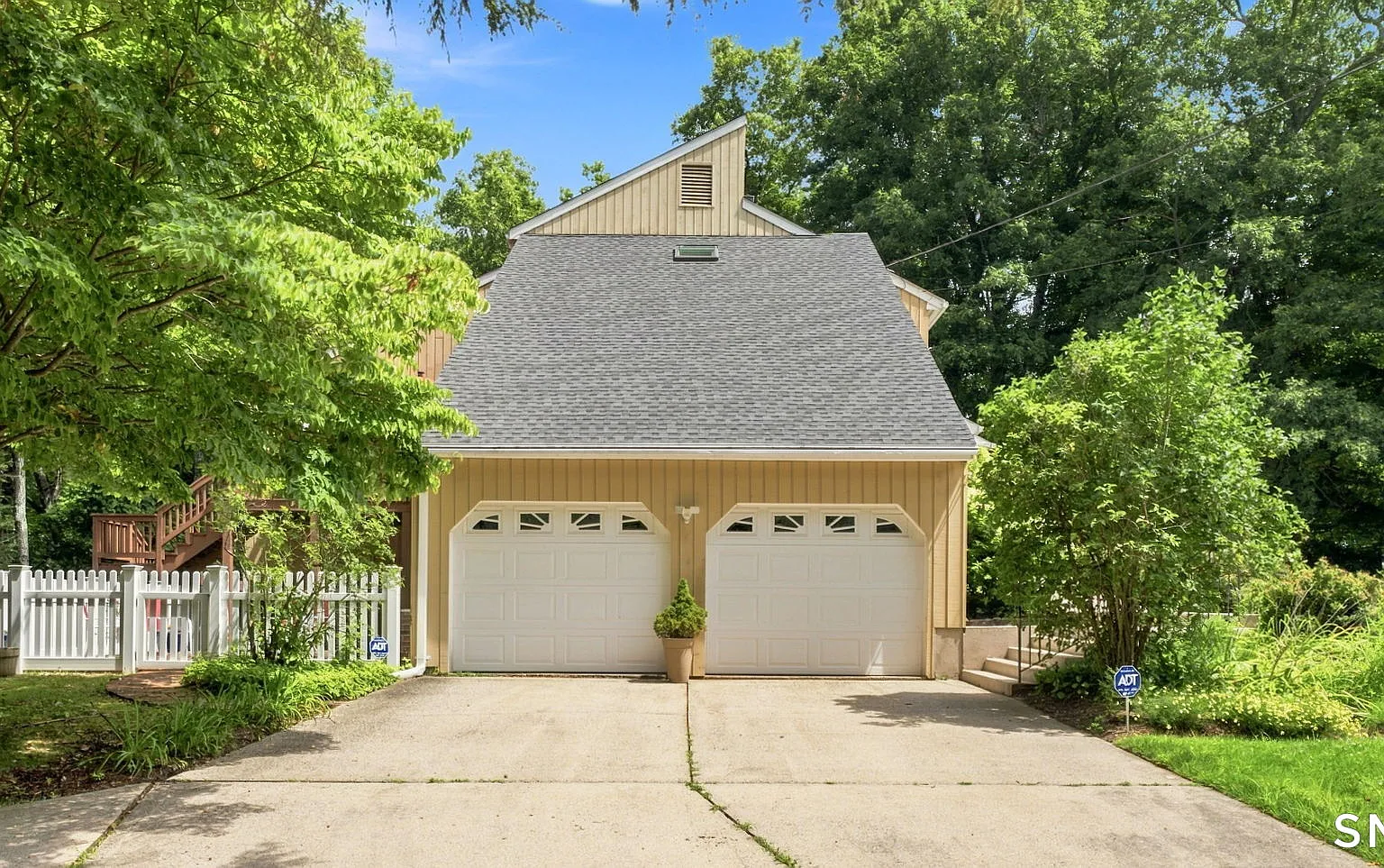 3 bed, 2.0 bath, 2586 sqft, $4,500 — Photo 4