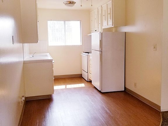 2nd image of 620 S County Center Dr APT I