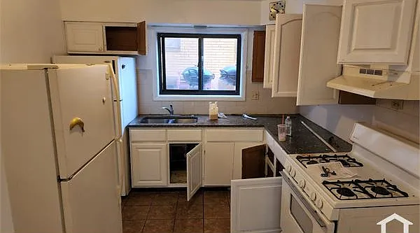 2121 Williamsburg Dr #302