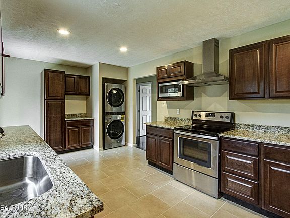 3rd image of 4119 NE Shangri La Dr