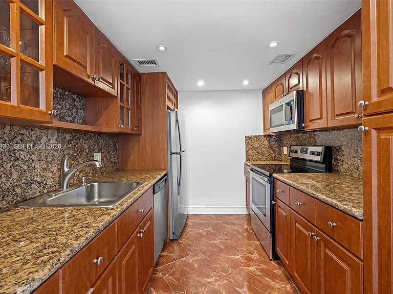 900 Bay Dr #419 — Photo 9