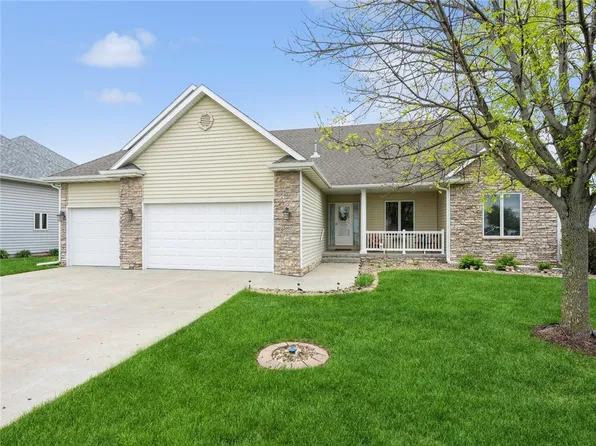 2002 N 9th St, Indianola, IA 50125