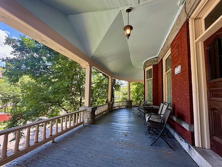 211 Loraine Ave — Photo 3