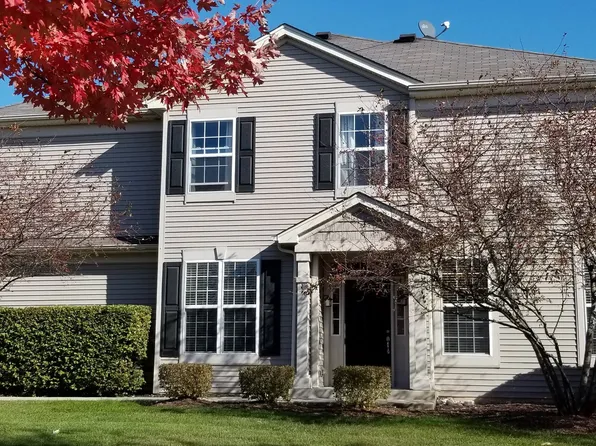 2100 Gallant Fox Cir #2100, Montgomery, IL 60538