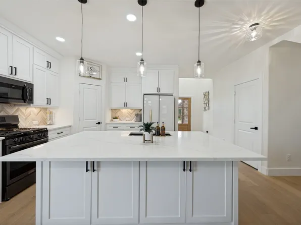 917 Cushing Dr, Fort Worth, TX 76177