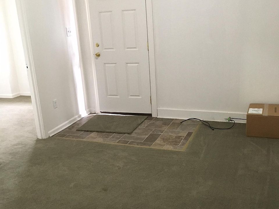 2nd image of 635 Columbia Ave #1