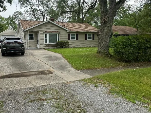 616 Chrysler St, Kalamazoo, MI 49048