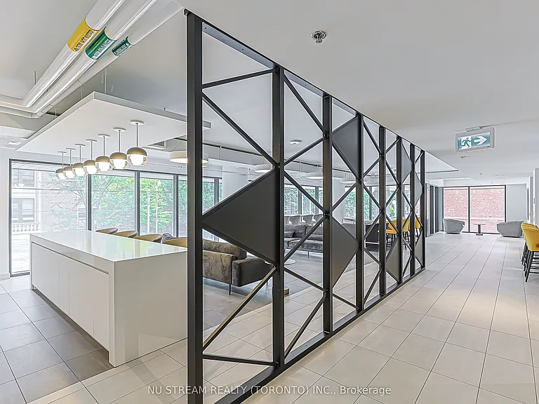 203 College St #905 — Photo 31