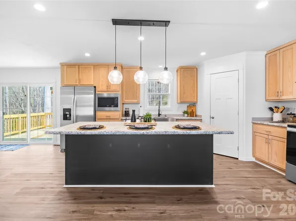 7822 Stillwater Dr, Sherrills Ford, NC 28673