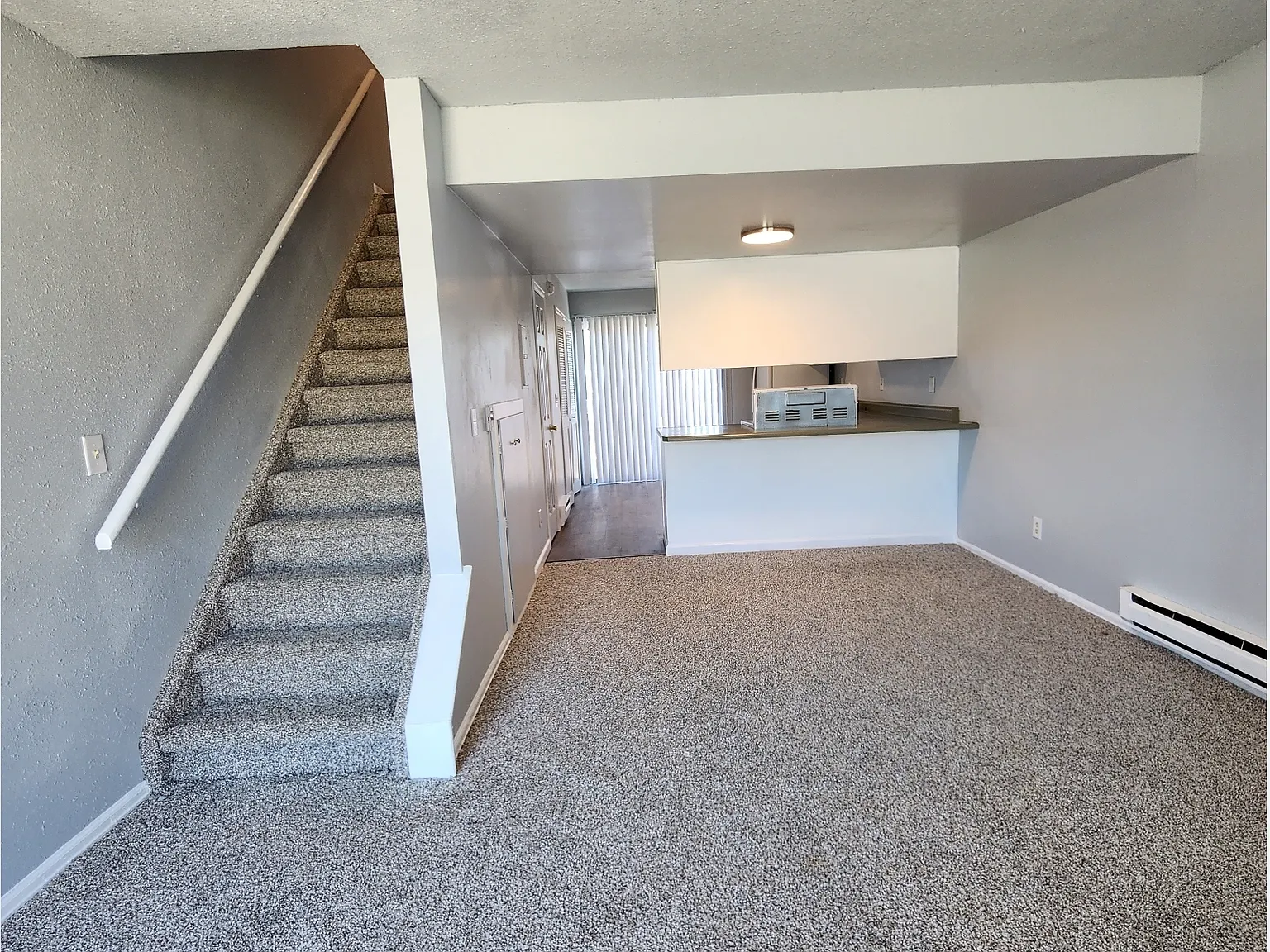 2 bed, 1.5 bath, 1000 sqft, $1,300 — Photo 1