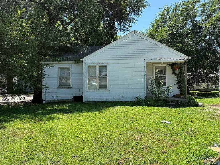 1123 Claflin Rd — Photo 1