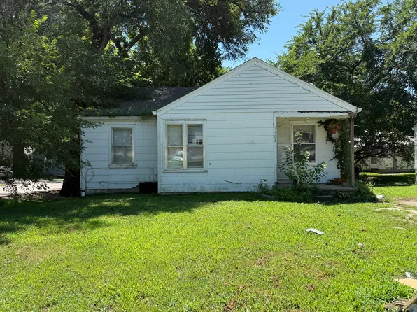 1123 Claflin Rd, Manhattan, KS 66502