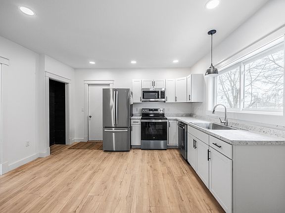 4th image of 488 Main Street