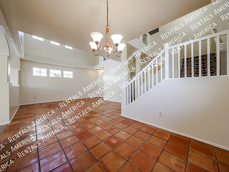 528 W Mountain Sage Dr — Photo 8