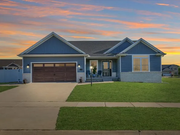 1310 Sweet Grass Dr, Mahomet, IL 61853