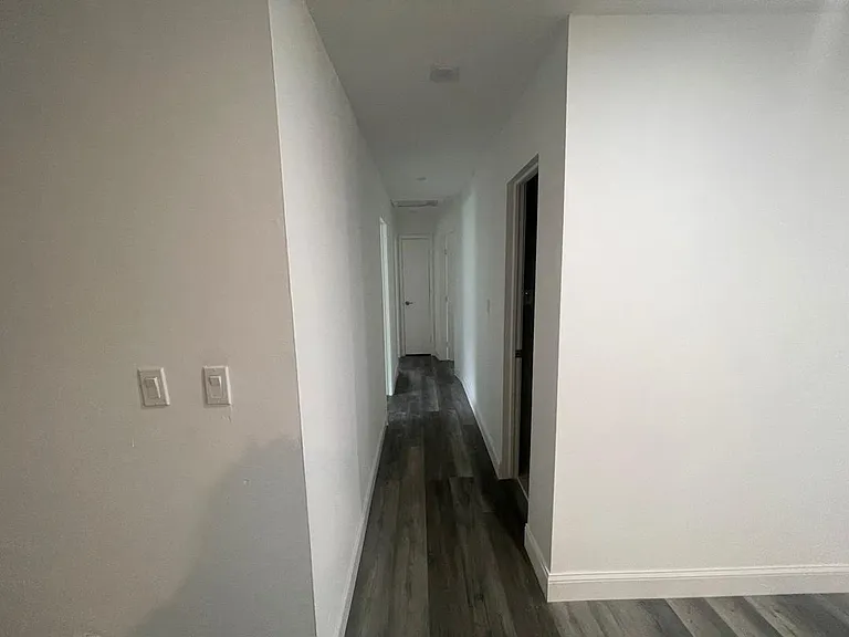 1060 SW 5th Ter — Photo 11
