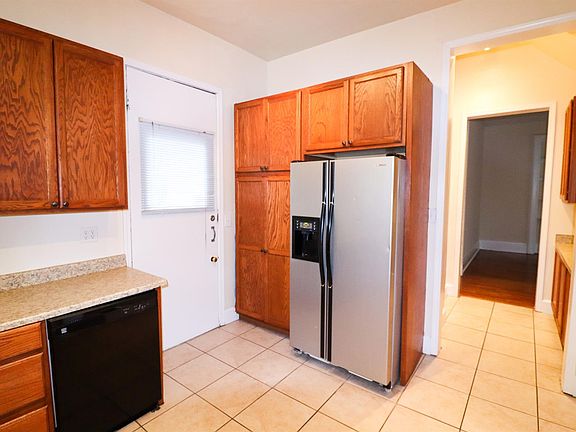 5th image of 2620 Eden Ave #1