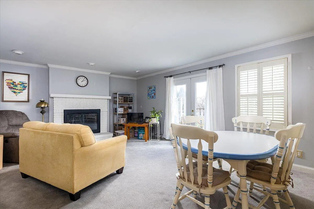 2 bed, 1395 sqft, $1,875 — Photo 3
