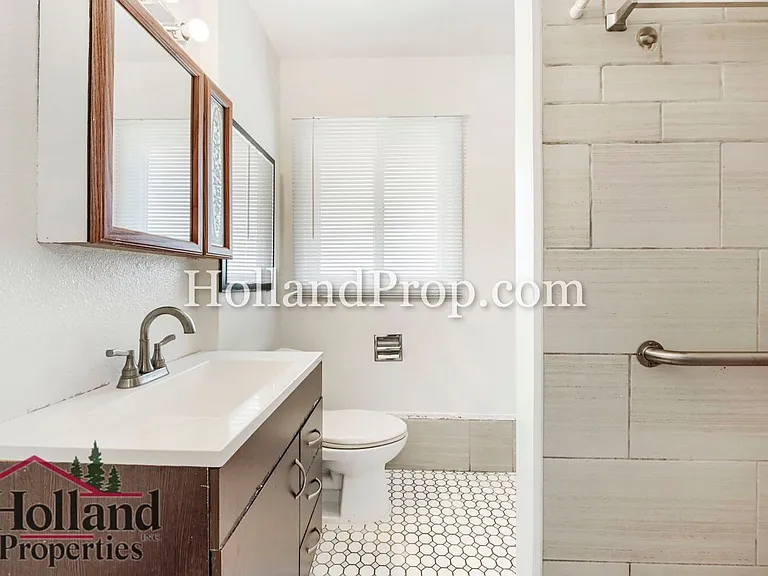 21820 Johnson St — Photo 13
