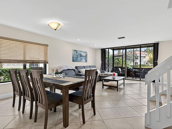 4th image of 4588 Carambola Cir S #27219