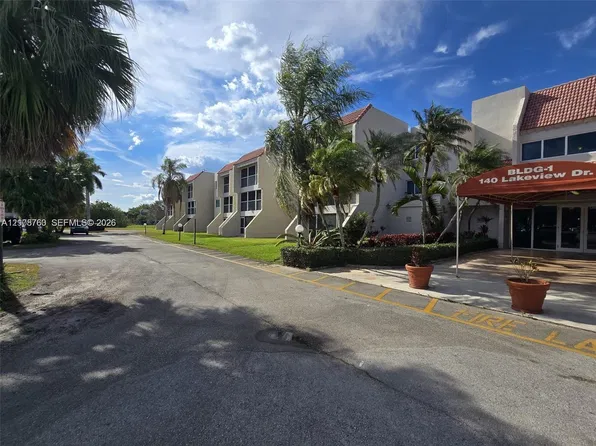 140 Lakeview Dr APT 111, Weston, FL 33326