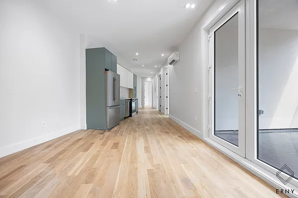 Living room, photo 1