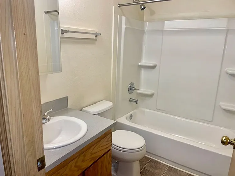 Westwood Park Apartments — Photo 7