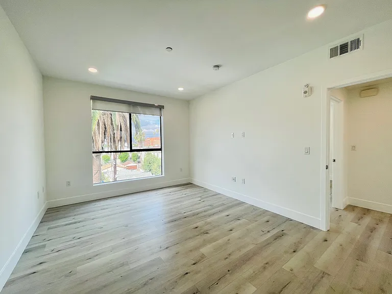 14612 Calvert St #202 — Photo 20