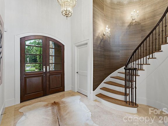 4th image of 4231 Fox Brook Ln