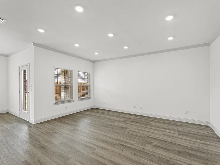 544 Oak Creek Dr — Photo 11