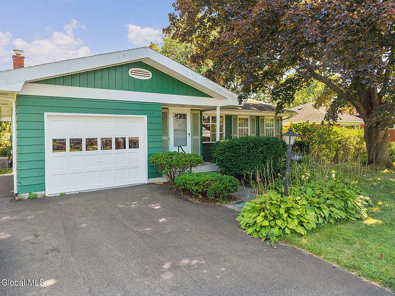 2nd image of 33 Milner Avenue