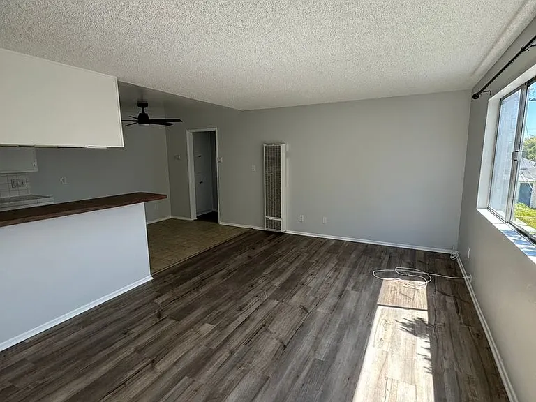 1422 Madrid Ave — Photo 2