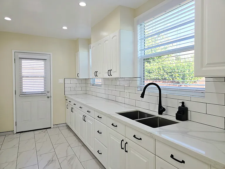 3633 Veteran Ave — Photo 10