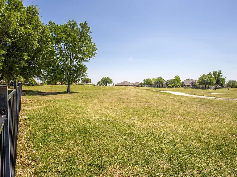 2713 Butler National Dr — Photo 25