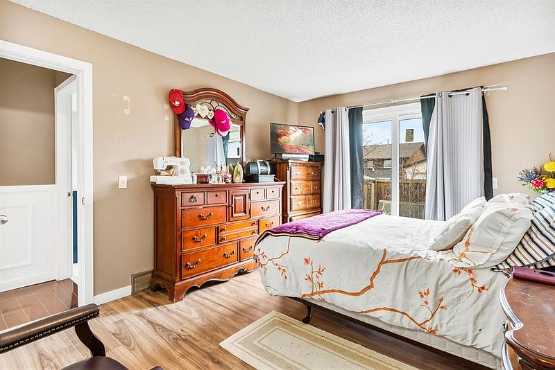 Calgary House for rent - 4 Bedrooms — photo 6