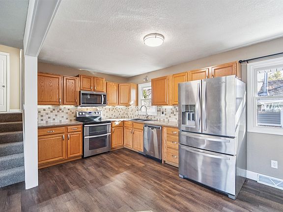 5th image of 321 NE 9th St