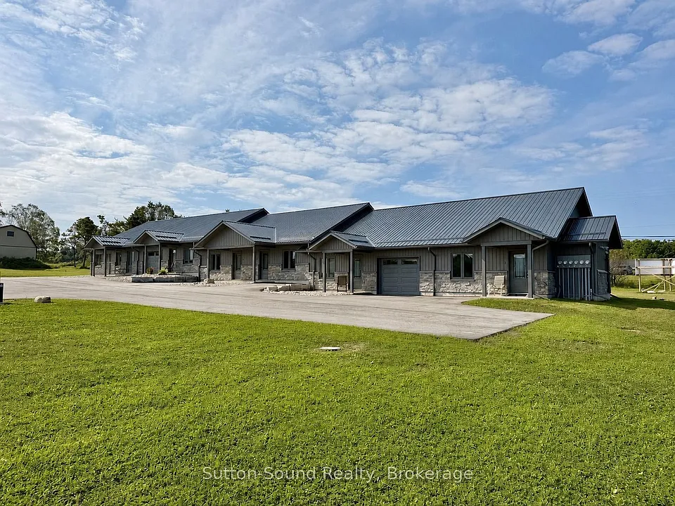 18 Maple Golf Cres #3