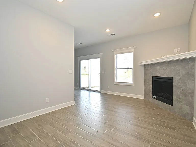 112 Ryan Ct — Photo 12
