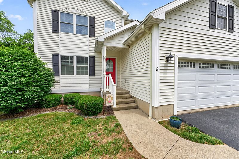 5th image of 5 Carriage Way