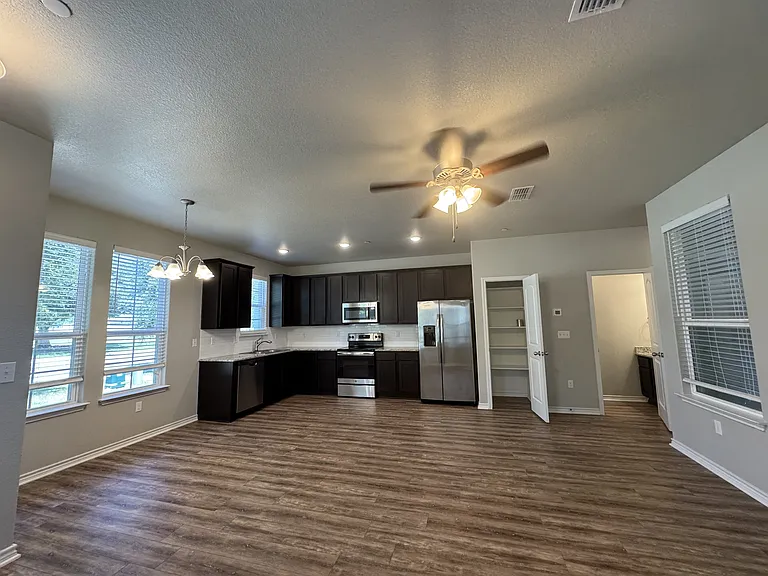 720 Westfield Blvd — Photo 6